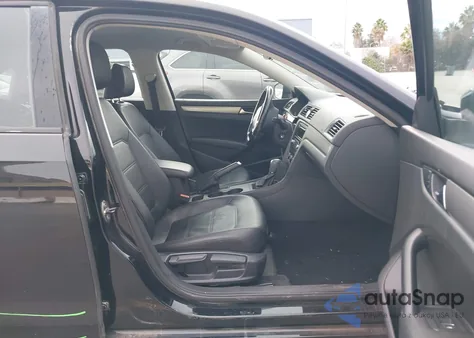 2014 Volkswagen Passat 1.8T Wolfsburg Edition z USA, uszkodzony, nr VIN 1VWAT7A31EC084121